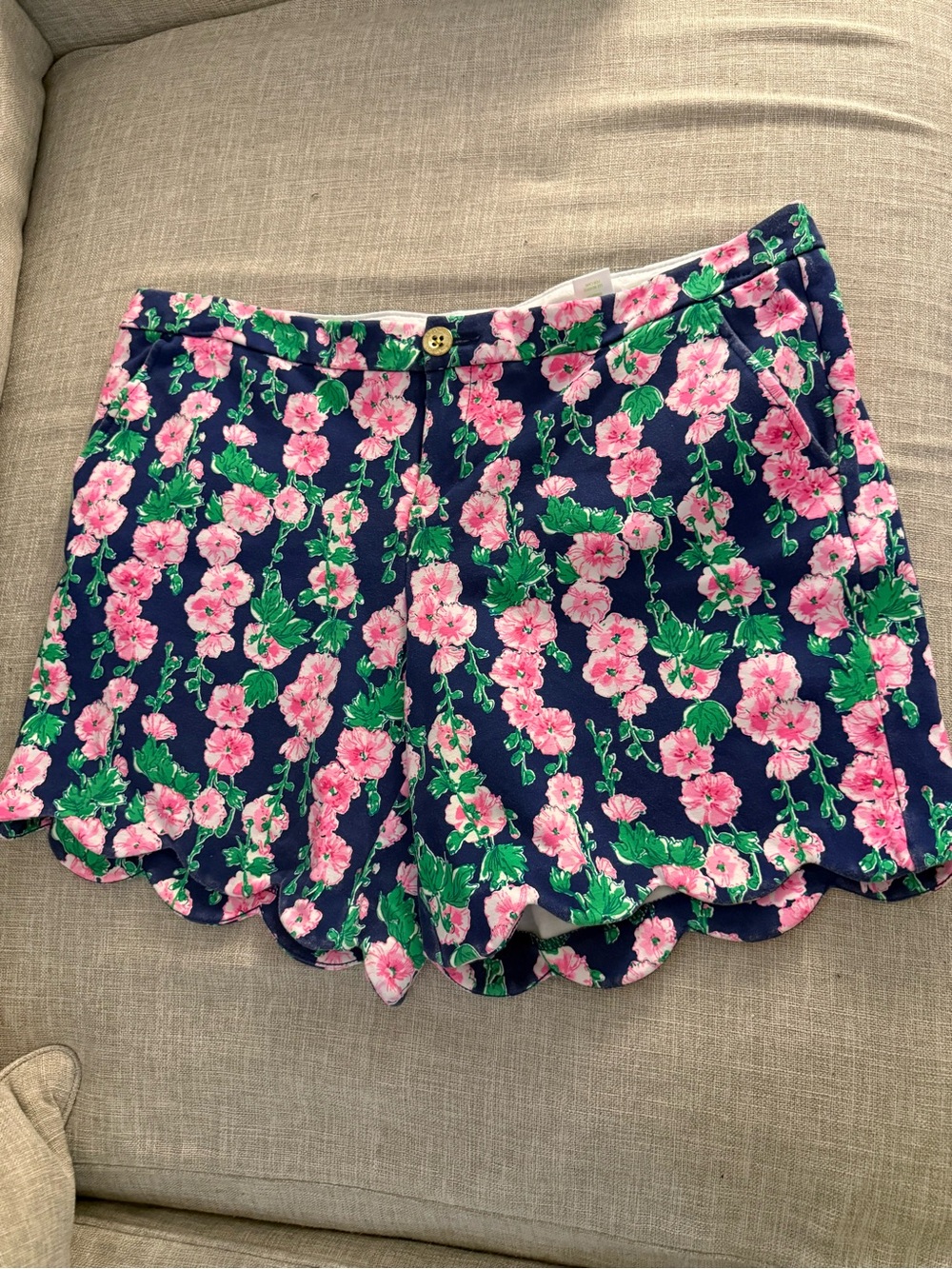 Lilly Pulitzer Navy Floral Scallop Hem Shorts - Pink & Green